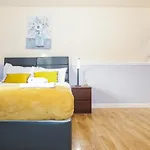 Beautiful 4 Bedroom - Free Parking Edynburg
