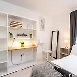 Appartement Modern Spacious 3 Bedroom Centre - Free Parking - Private Balcony