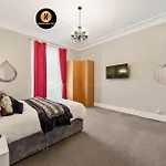 Апартаменты Lovely 4 Bedroom With 7 Beds And Free Parking