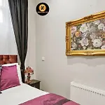 Lovely 4 Bedroom With 7 Beds And Free Parking Эдинбург