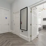 York Place By Destination Apartment