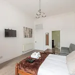 Contemporary 3 Bed City Centre - Ensuite Apartman