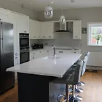 Gorgeous Family 15 Mins From Centre Villa