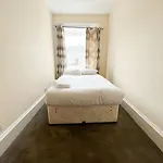 Convenient 3br Flat On Leith Walk Apartman