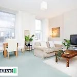 Large 2 Bed Centre - Free Parking דירה *