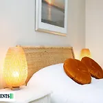 Large 2 Bed Centre - Free Parking דירה