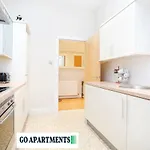 Large 2 Bed Centre - Free Parking *