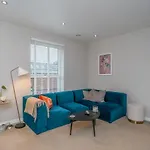 Cosy Modern Flat - Pass The Keys