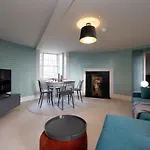 בית נופש Joivy Observatory Unique House On Calton Hill אדינבורו
