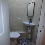 2 Bedrooms Flat Central Edinburgh, Sleeps 6, In The Shadow Of Holyrood Park And Arthur's Seat With Free Parking, Two Bed *