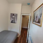 아파트 2 Bedrooms Flat Central Edinburgh, Sleeps 6, In The Shadow Of Holyrood Park And Arthur's Seat With Free Parking, Two Bed 에든버러