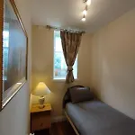 2 Bedrooms Flat Central Edinburgh, Sleeps 6, In The Shadow Of Holyrood Park And Arthur's Seat With Free Parking, Two Bed 아파트