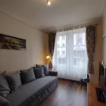 2 Bedrooms Flat Central Edinburgh, Sleeps 6, In The Shadow Of Holyrood Park And Arthur's Seat With Free Parking, Two Bed * 에든버러