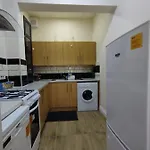 2 Bedrooms Flat Central Edinburgh, Sleeps 6, In The Shadow Of Holyrood Park And Arthur's Seat With Free Parking, Two Bed 아파트 에든버러