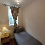 아파트 2 Bedrooms Flat Central Edinburgh, Sleeps 6, In The Shadow Of Holyrood Park And Arthur's Seat With Free Parking, Two Bed *