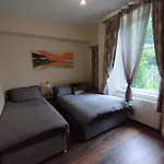 2 Bedrooms Flat Central Edinburgh, Sleeps 6, In The Shadow Of Holyrood Park And Arthur's Seat With Free Parking, Two Bed 에든버러
