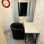 וילה Modern 3 Bed With Free Parking And Garden Close To Center And Airport *