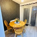 Modern 3 Bed With Free Parking And Garden Close To Center And Airport וילה אדינבורו
