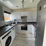 Modern 3 Bed With Free Parking And Garden Close To Center And Airport אדינבורו