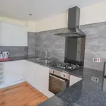 Stylish Modern Newly Built 15 Min From Centre