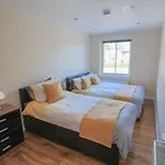 Stylish Modern Newly Built 15 Min From Centre *