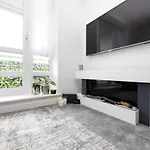 Joivy Elegant Flat With Balcony Edinburgh