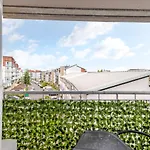 Joivy Elegant Flat With Balcony Edinburgh