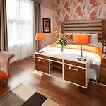 מלון Indigo By Ihg 4*