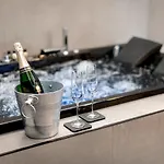 Sovo - Luxury Romantic Westend With Jacuzzi Bath Daire *