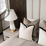 Sovo - Luxury Romantic Westend With Jacuzzi Bath Daire