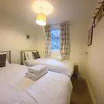 Daire 2-bedroom With Parking - Ground Floor Edinburgh