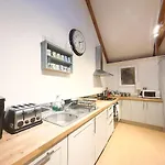 2-bedroom With Parking - Ground Floor Edinburgh