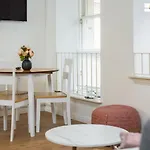 Lady Wynd - 1 Bed Lägenhet *