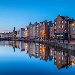 My Waterfront Apartment, Views Over Water Of Leith Apartman