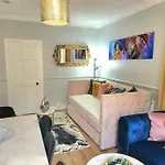 4 Bedrooms By Sensational Short Lets & Serviced *
