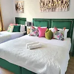 4 Bedrooms By Sensational Short Lets & Serviced