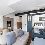 Cool Urban With Stunning Castle Views Apartamento