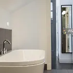 Cool Urban With Stunning Castle Views Edimburgo