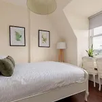 Beautiful Victorian Close To The Botanical Gardens, Free Parking! *