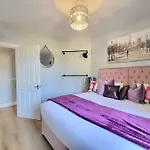 4 Bedrooms By Sensational Short Lets & Serviced *