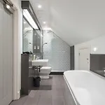 Cool Urban With Stunning Castle Views Apartamento