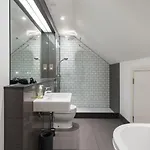 Cool Urban With Stunning Castle Views Apartamento