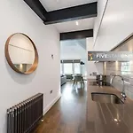 Cool Urban With Stunning Castle Views * Edimburgo