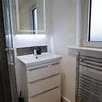 Modern 2 Bedroom In Free Parking *