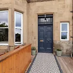 Beautiful Victorian Close To The Botanical Gardens, Free Parking!