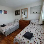 3 Bed House In - Private Parking Villa *