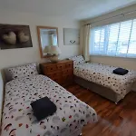 3 Bed House In - Private Parking *