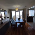 Villa 3 Bed House In - Private Parking