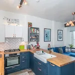 Pass The Keys Trendy Historic Flat Sleeps 4 To 6 Near Leith Shore