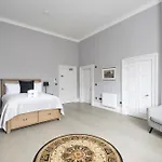 Modern George Street Sleeping 2 *